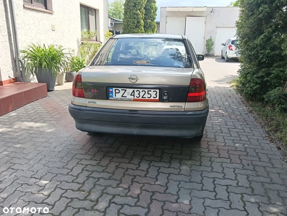 Opel Astra 1.4 GL / Club - 6