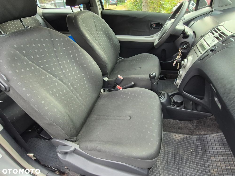 Toyota Yaris 1.0 Luna - 11