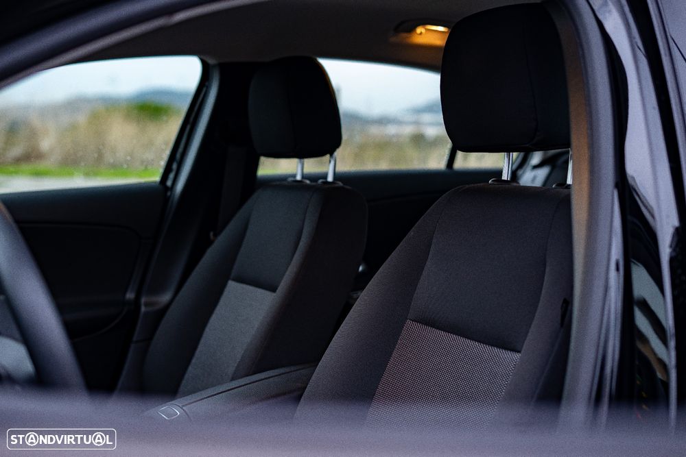 Mercedes-Benz A 250 Limousine - 15