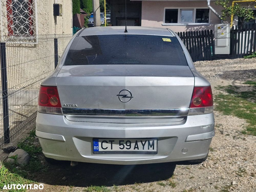 Opel Astra 1.6i Essentia - 4