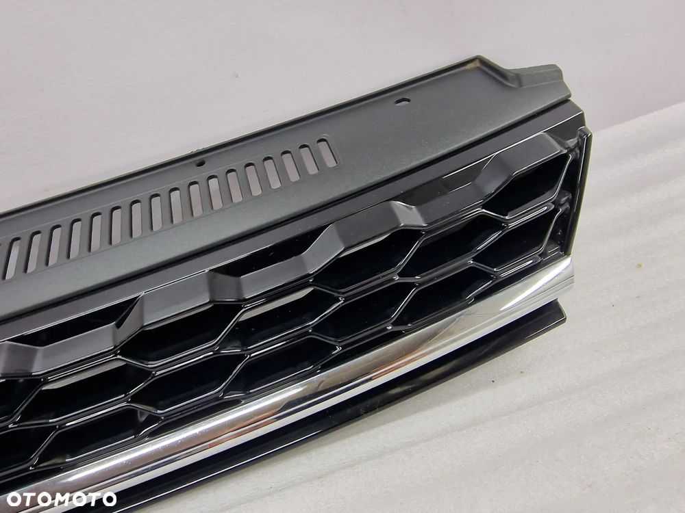 VW GOLF VII 7 LIFT GTI / R-LINE 16- ATRAPA / GRILL PRZEDNI PRZÓD , NR 5G0853653S , NR AUKCJI GR214 - 18
