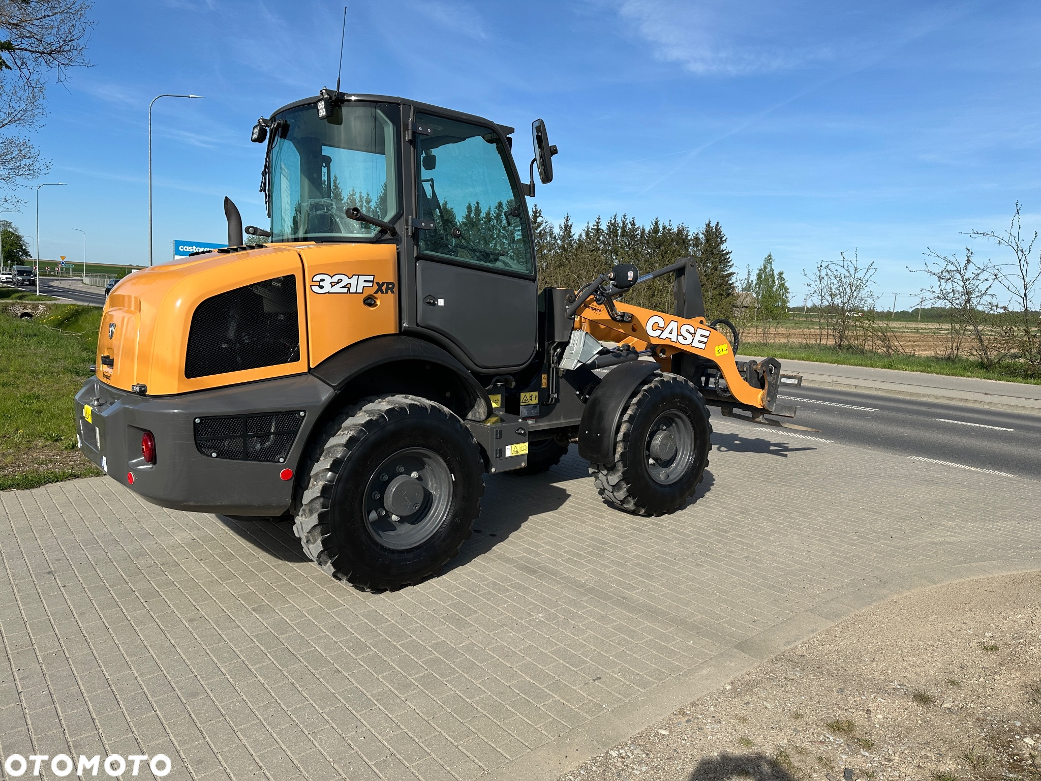 Case 321F XR 4x4 jak NOWA - 3