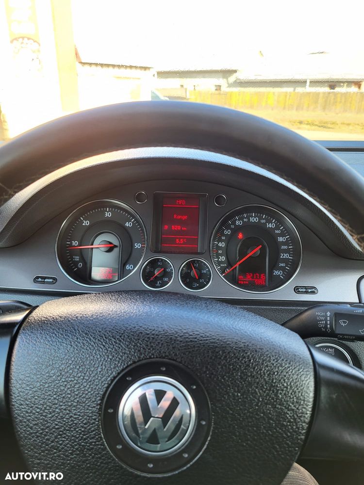 Volkswagen Passat 1.9 TDI DPF Trendline BlueMotion - 10