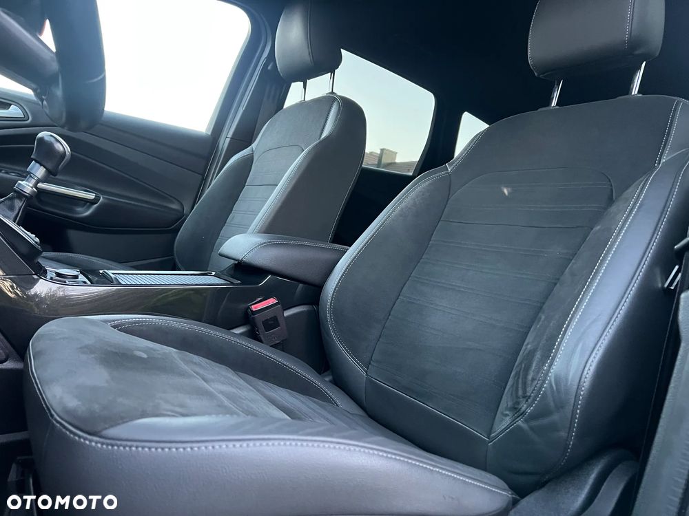 Ford Kuga 2.0 TDCi 2x4 ST-Line - 24