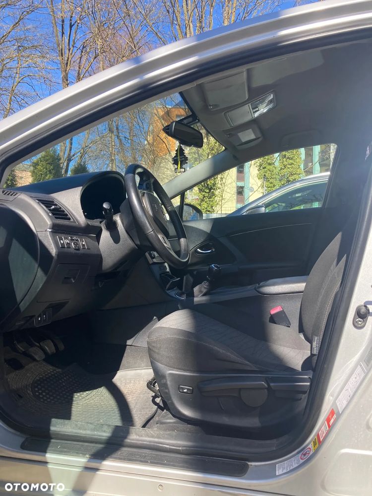 Toyota Avensis 2.0 D-4D 2010 - 7