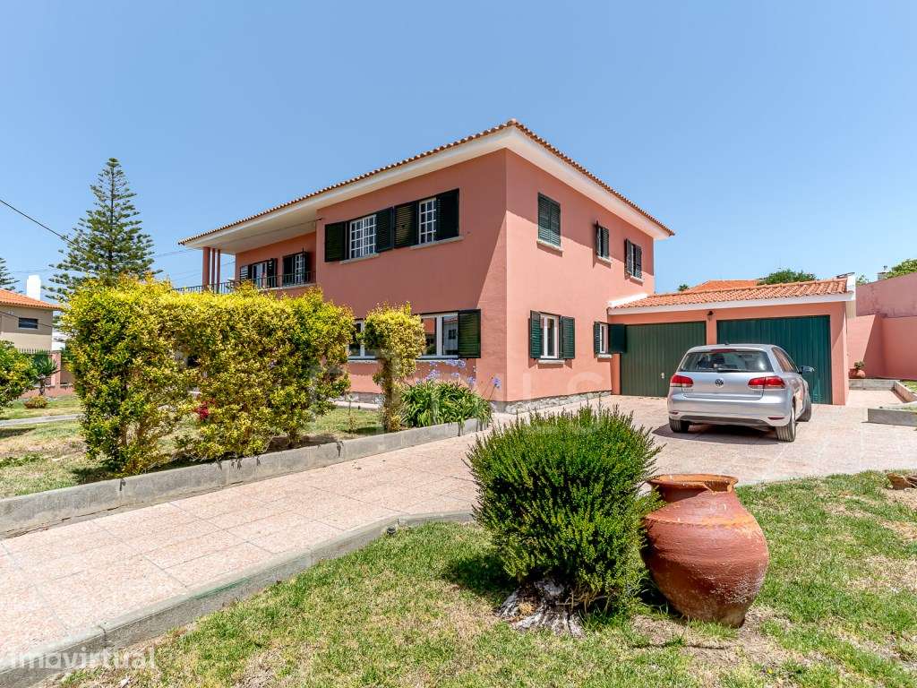 Moradia T8 isolada, com jardim e piscina no centro da Parede - Grande imagem: 3/47
