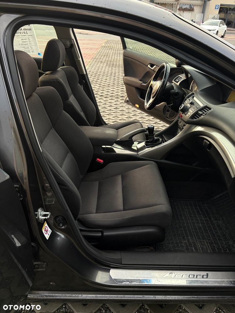 Honda Accord 2.0 Executive Nav - 35