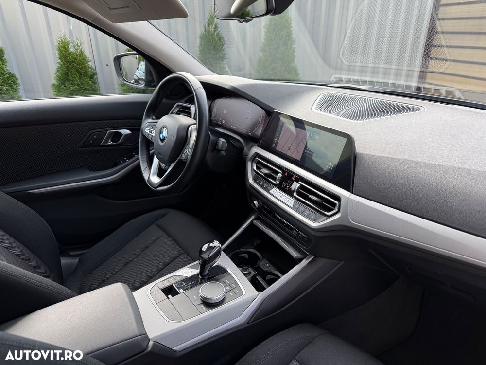 BMW Seria 3 320d xDrive AT MHEV - 13