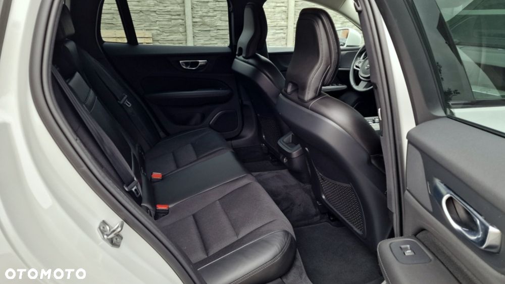 Volvo V60 Cross Country D4 AWD Geartronic - 23