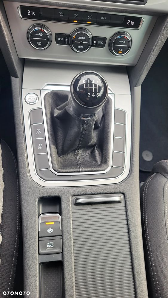 Volkswagen Passat 1.8 TSI BMT Comfortline - 26