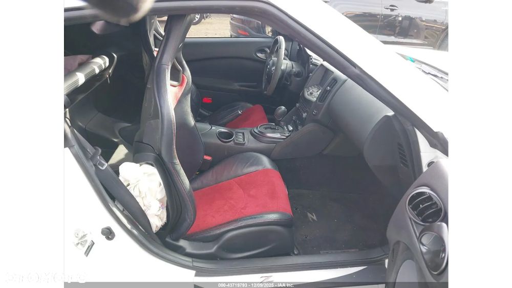 Nissan 370 Z - 9