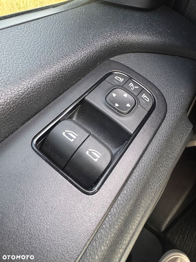 Mercedes-Benz Sprinter - 20