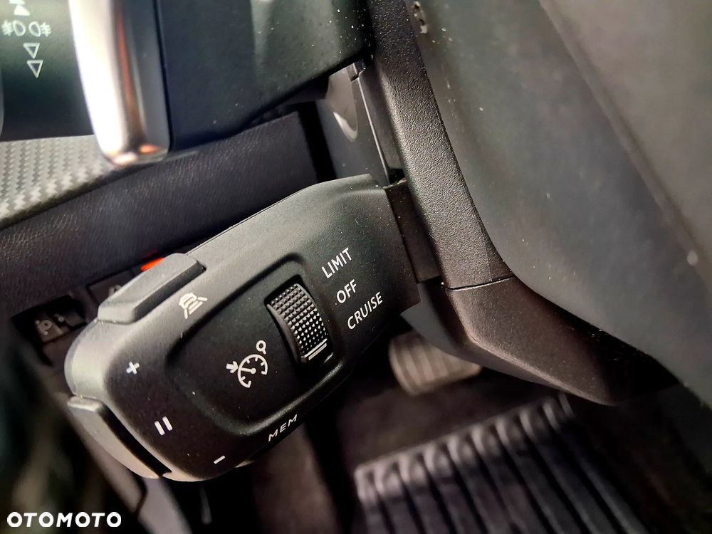 Peugeot 2008 1.5 BlueHDi Allure S&S EAT8 - 32