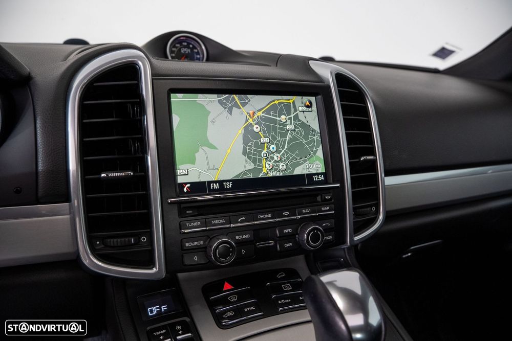 Porsche Cayenne Platinum Edition - 30