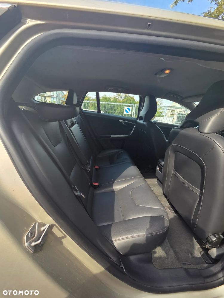 Volvo V60 D2 Drive-E Dynamic Edition (Kinetic) - 18