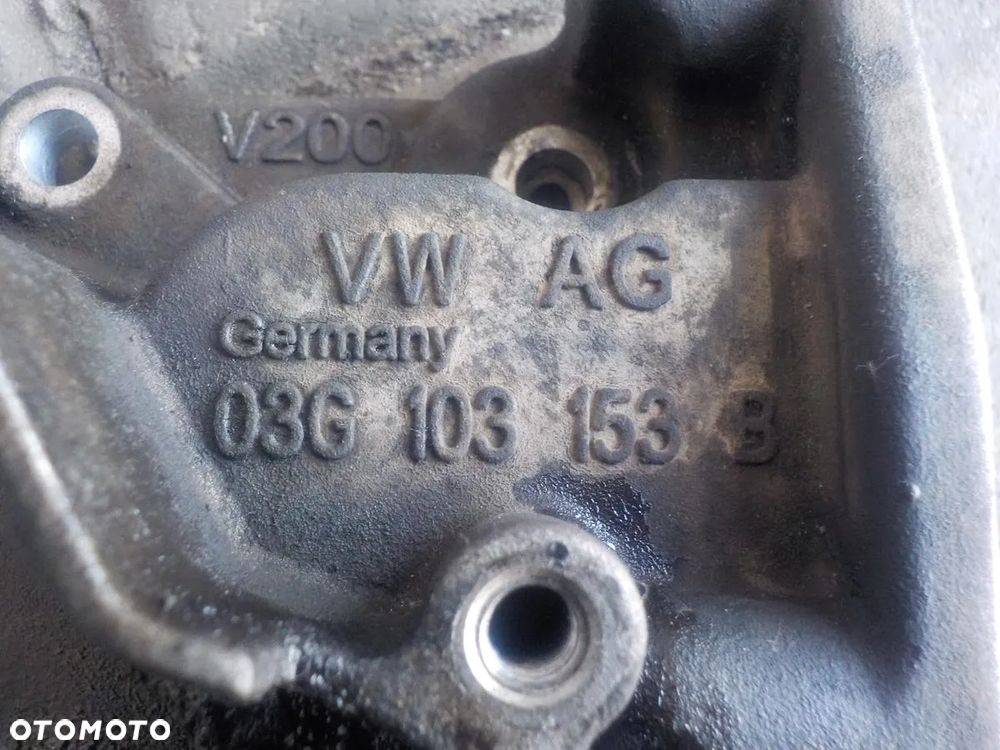 VW T5 2.0 TDI OBUDOWA USZCZELNIACZ WAŁU KORBOWEGO - 2