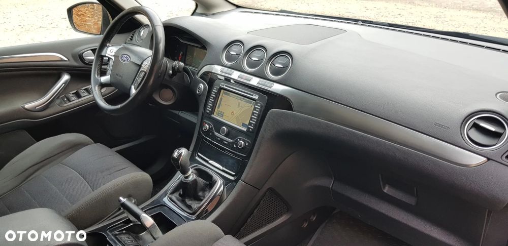 Ford S-Max - 17