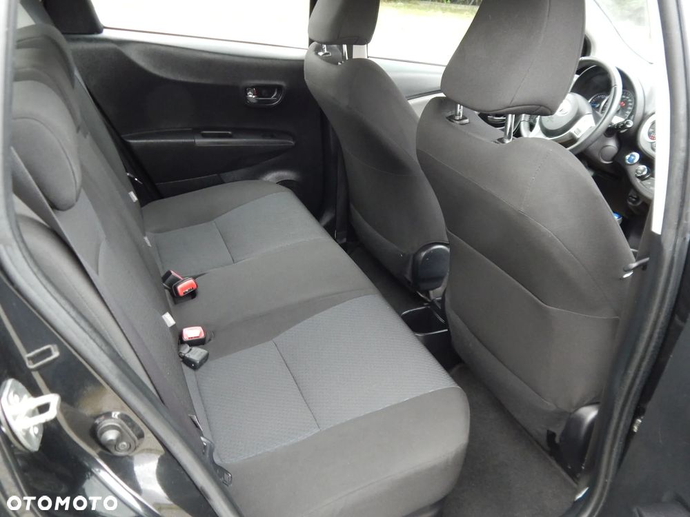 Toyota Yaris Hybrid 100 Dynamic - 17