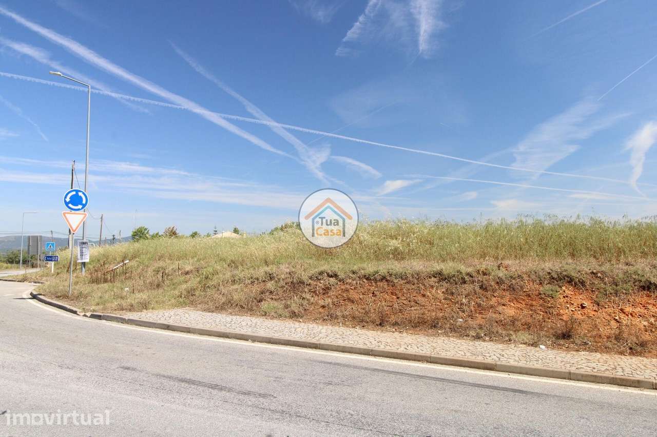Terreno de 12.500 m2 com viabilidade de construção para diversos fins - Grande imagem: 2/19