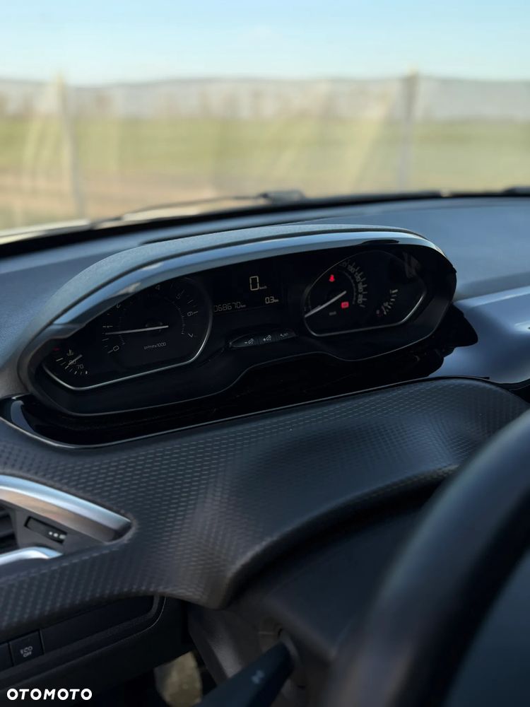 Peugeot 208 PureTech 82 Stop & Start Signature - 11