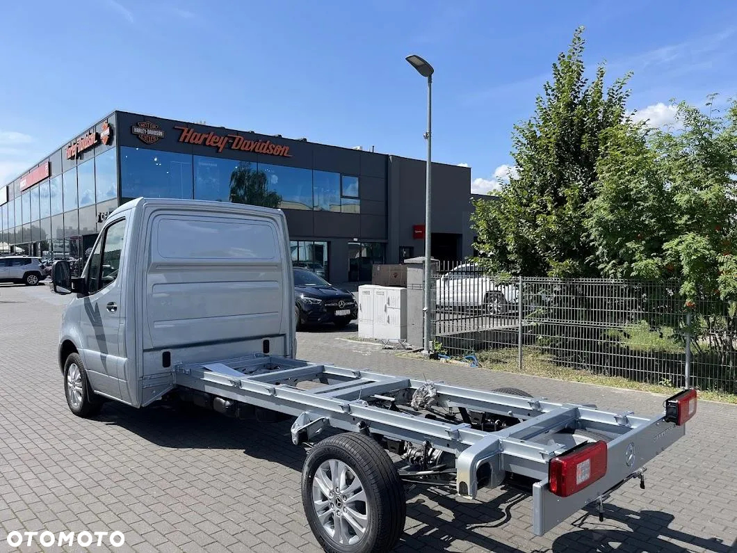 Mercedes-Benz Sprinter - 4