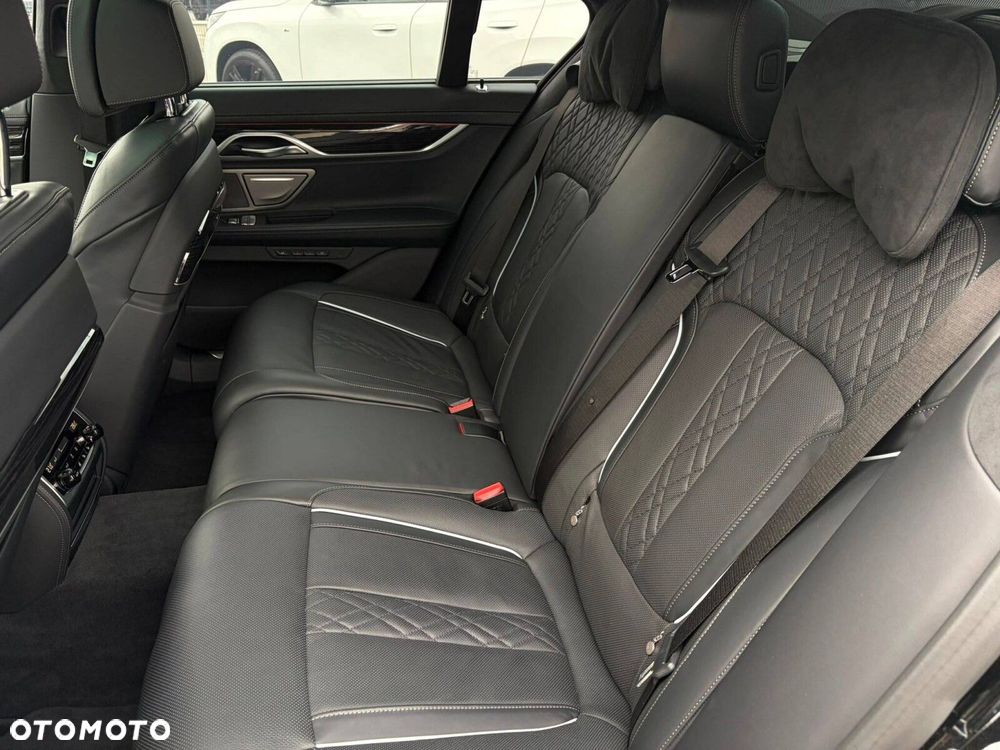 BMW Seria 7 750i xDrive sport - 15