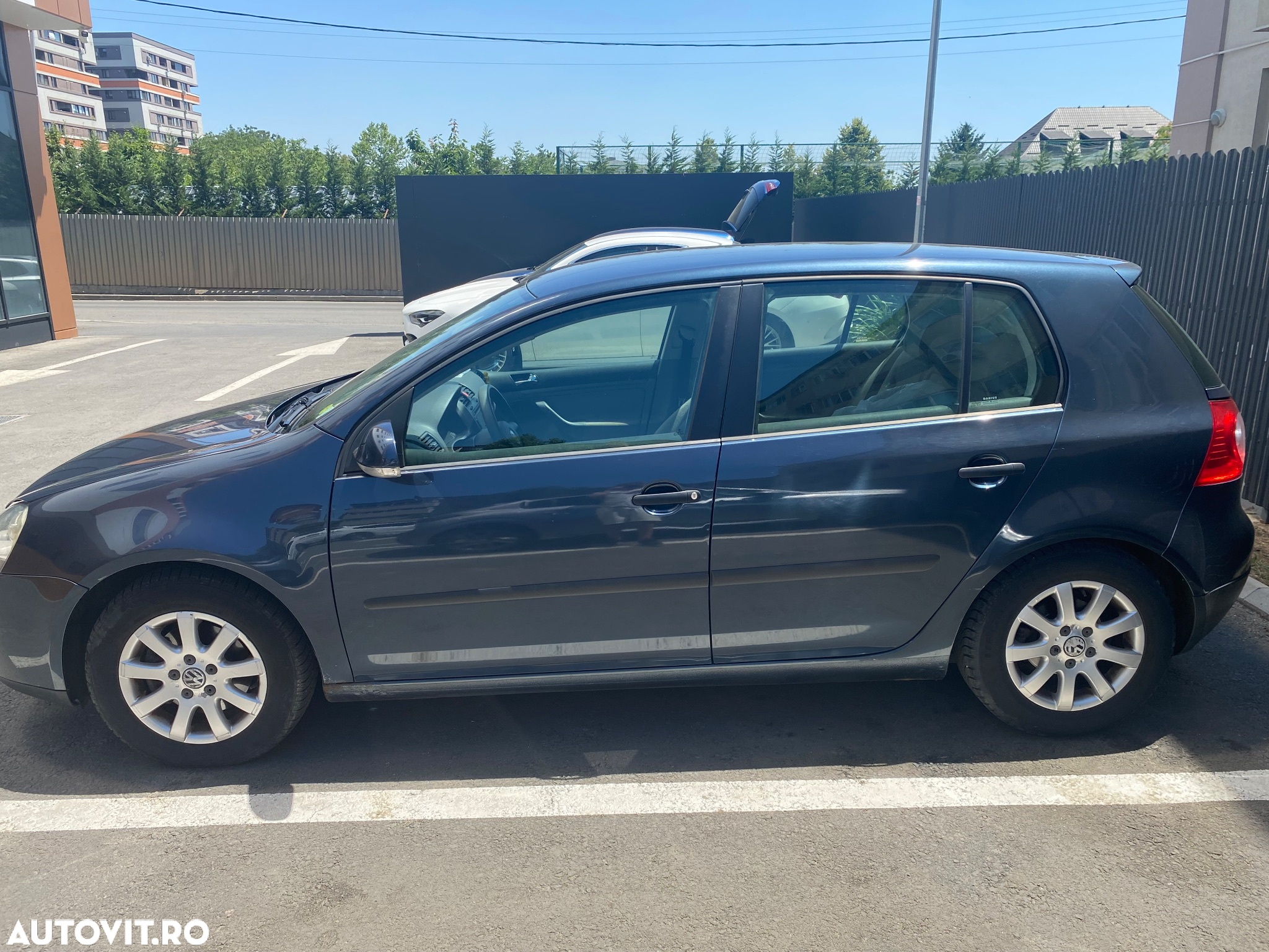 Volkswagen Golf 2.0 FSI Comfortline - 2