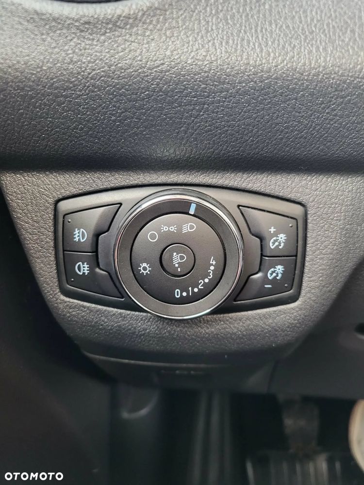 Ford Transit Courier - 11