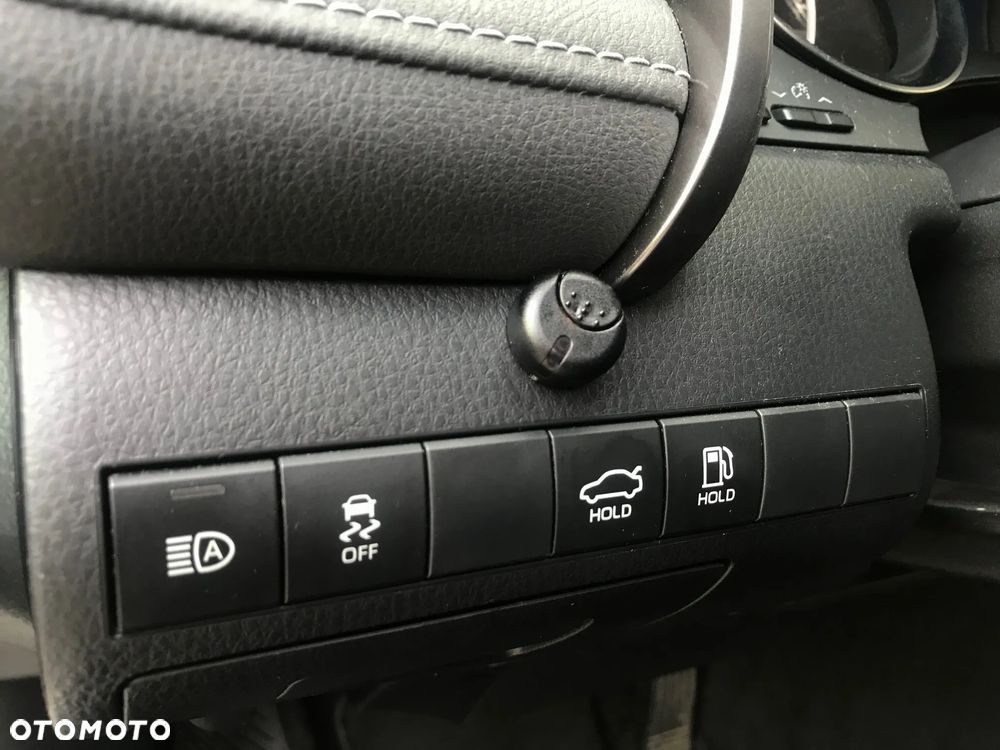Toyota Camry 2.5 Hybrid Prestige CVT - 33