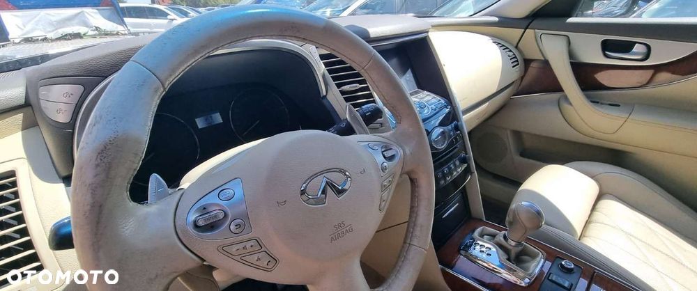 Infiniti QX70 - 13