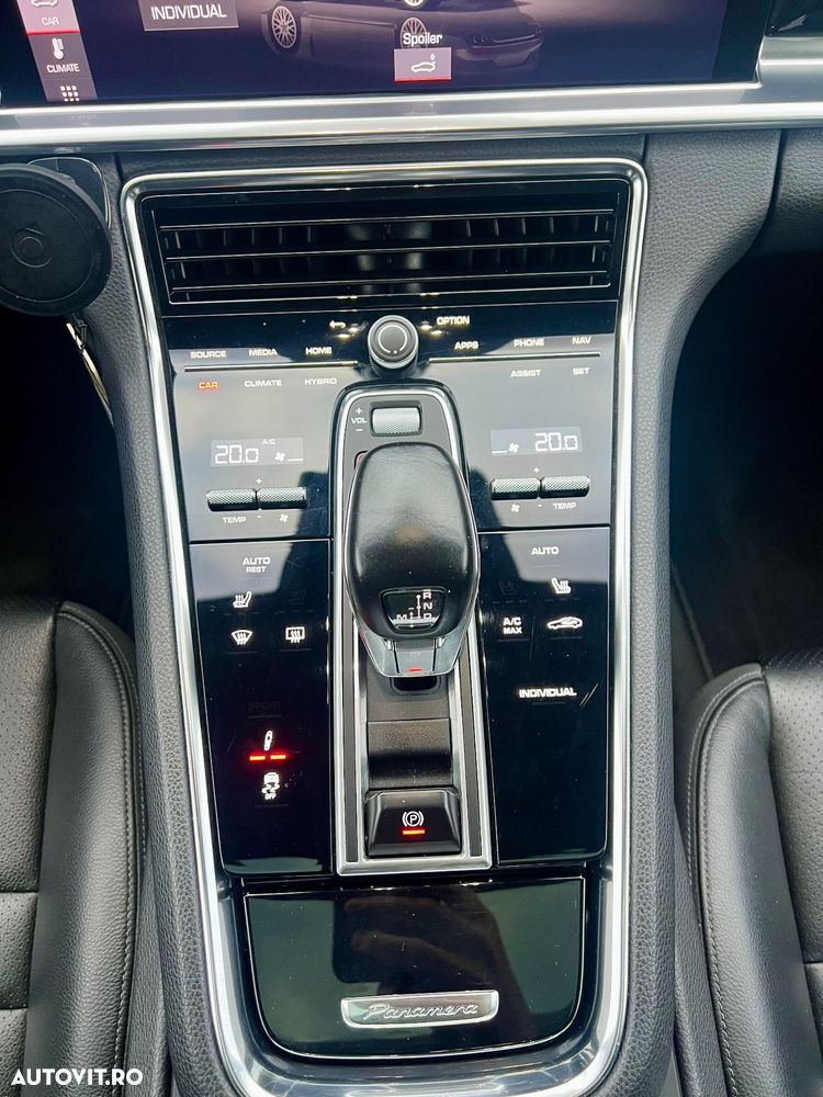 Porsche Panamera 4 E-Hybrid - 17