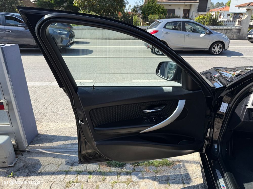 BMW 320 d DPF Touring Aut. Edition Sport - 16
