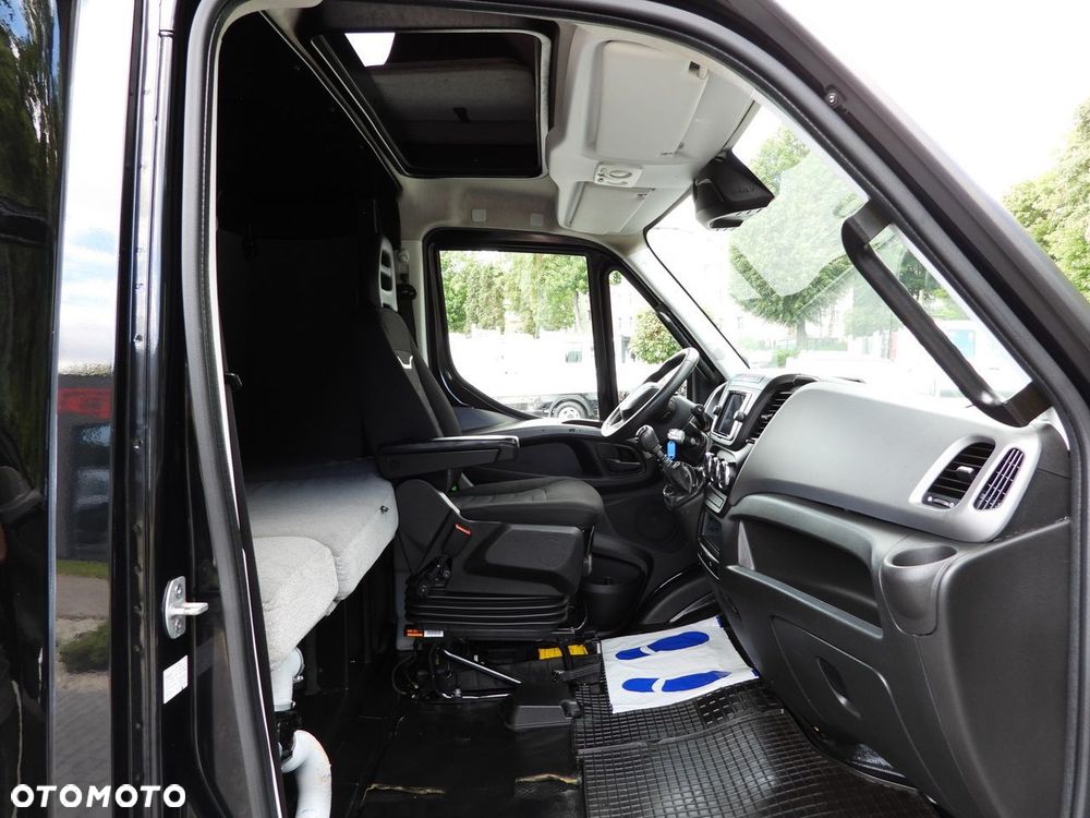 Iveco DAILY 35S18 KONTENER WINDA 8 PALET WEBASTO TEMPOMAT NAWIGACJA LEDY PNEUMATYKA KLIMATYZACJA  180KM - 36