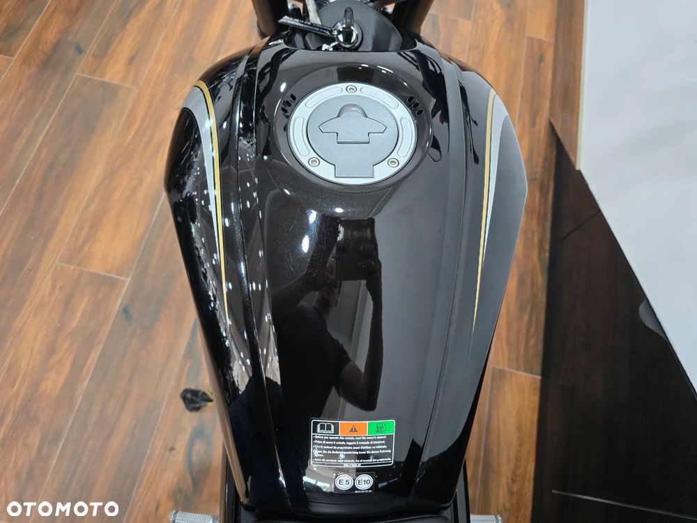 Yamaha XSR - 8