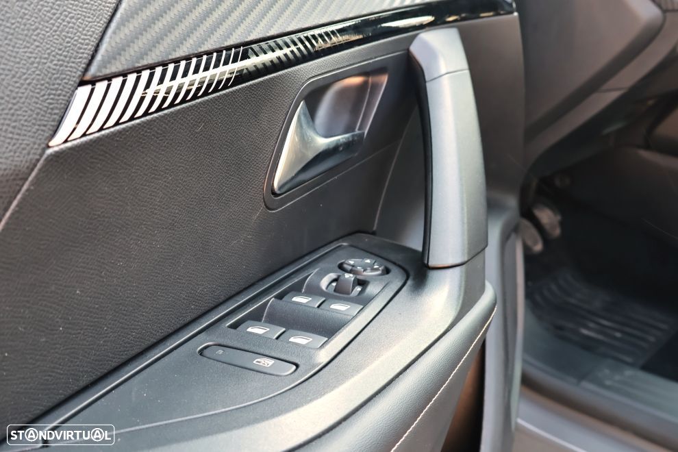 Peugeot 2008 1.2 PureTech Allure - 15