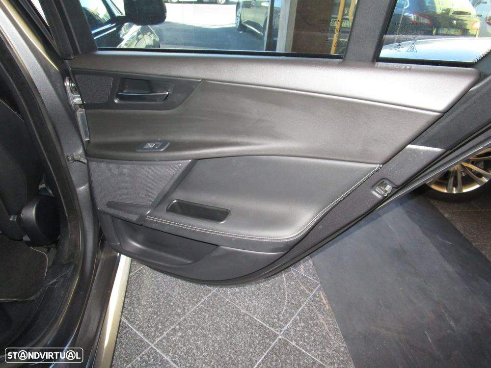 Jaguar XE 2.0 D R-Sport - 18