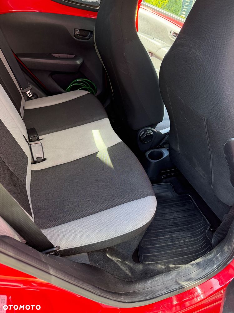 Toyota Aygo x-play touch - 11