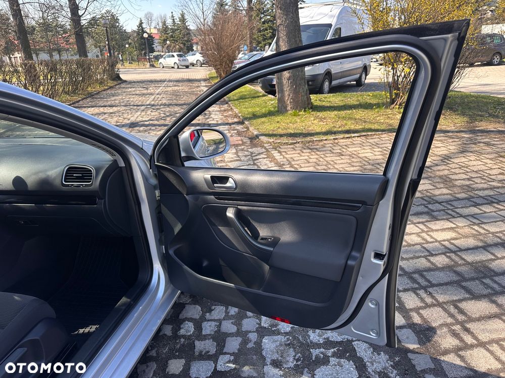 Volkswagen Golf 1.6 TDI DPF Style - 21