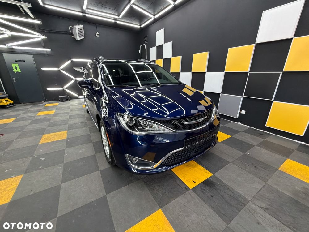 Chrysler Pacifica - 25