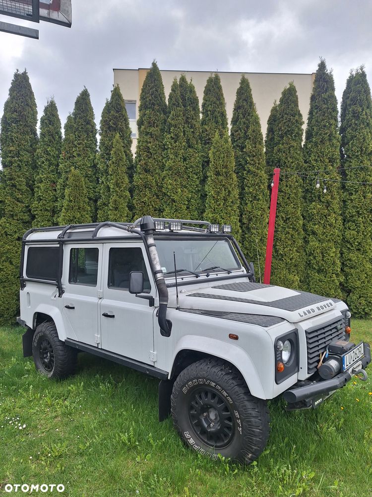 Land Rover Defender - 1