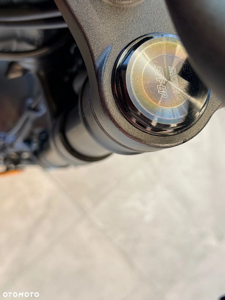 Honda CB - 12