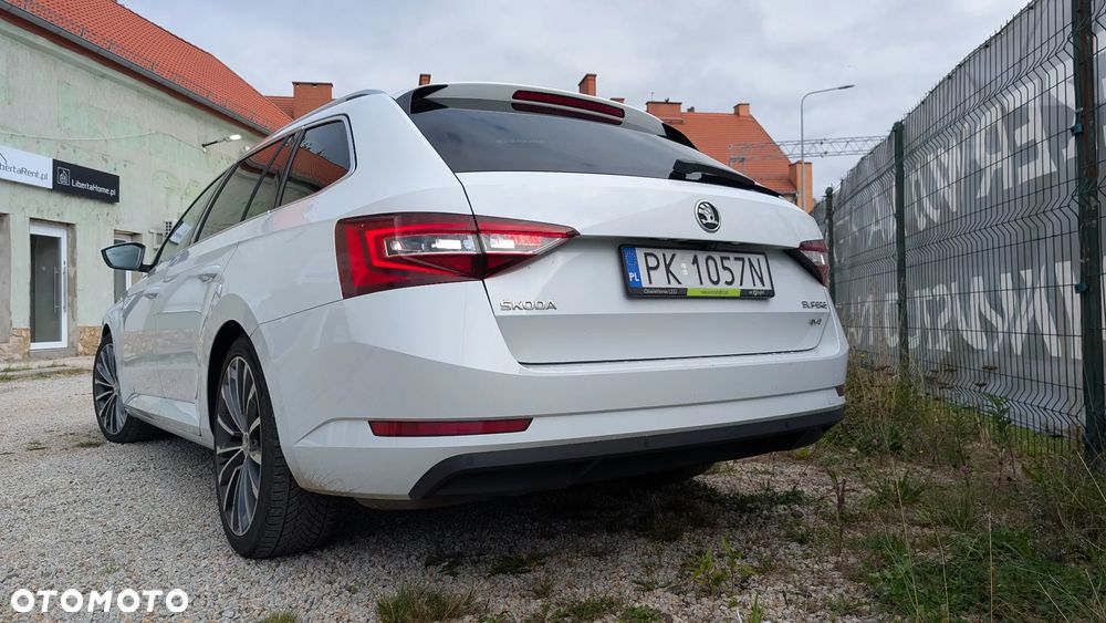 Skoda Superb 2.0 TDI 4x4 L&K DSG - 10
