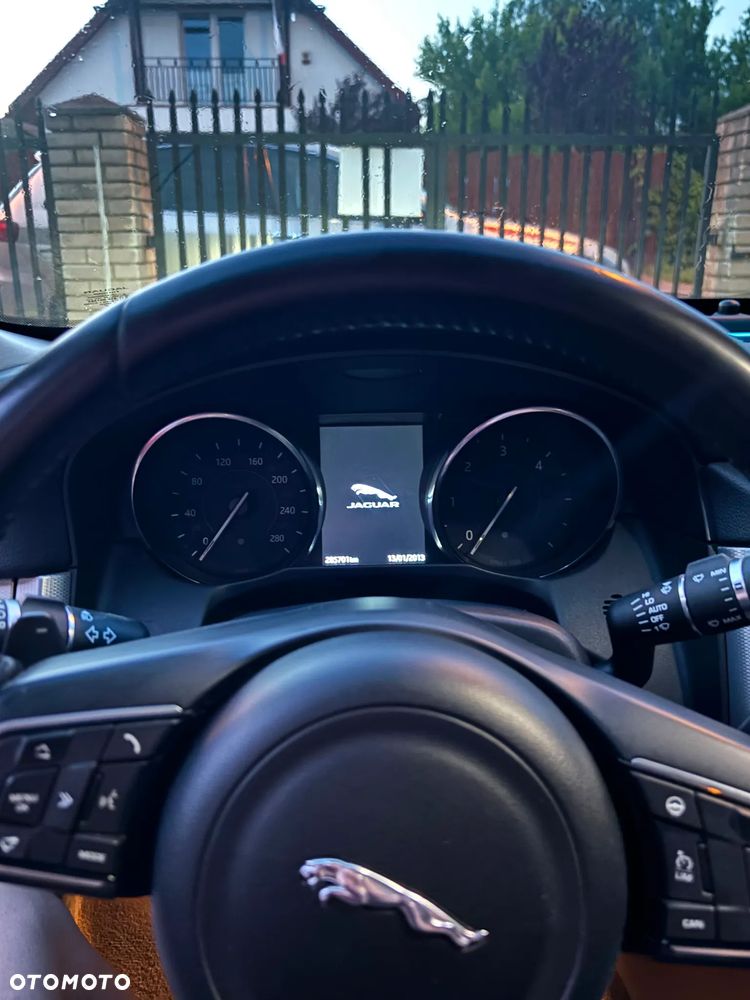 Jaguar XF 2.0 i4D AWD Prestige - 6
