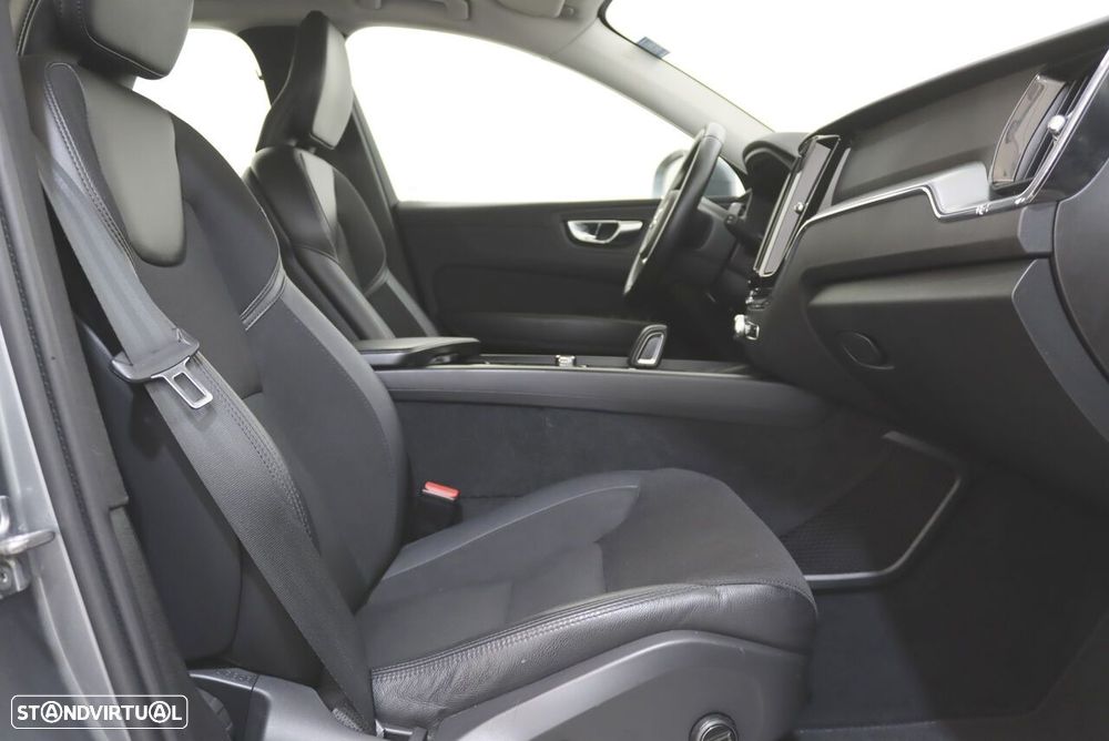 Volvo XC 60 2.0 T8 PHEV Momentum AWD - 11