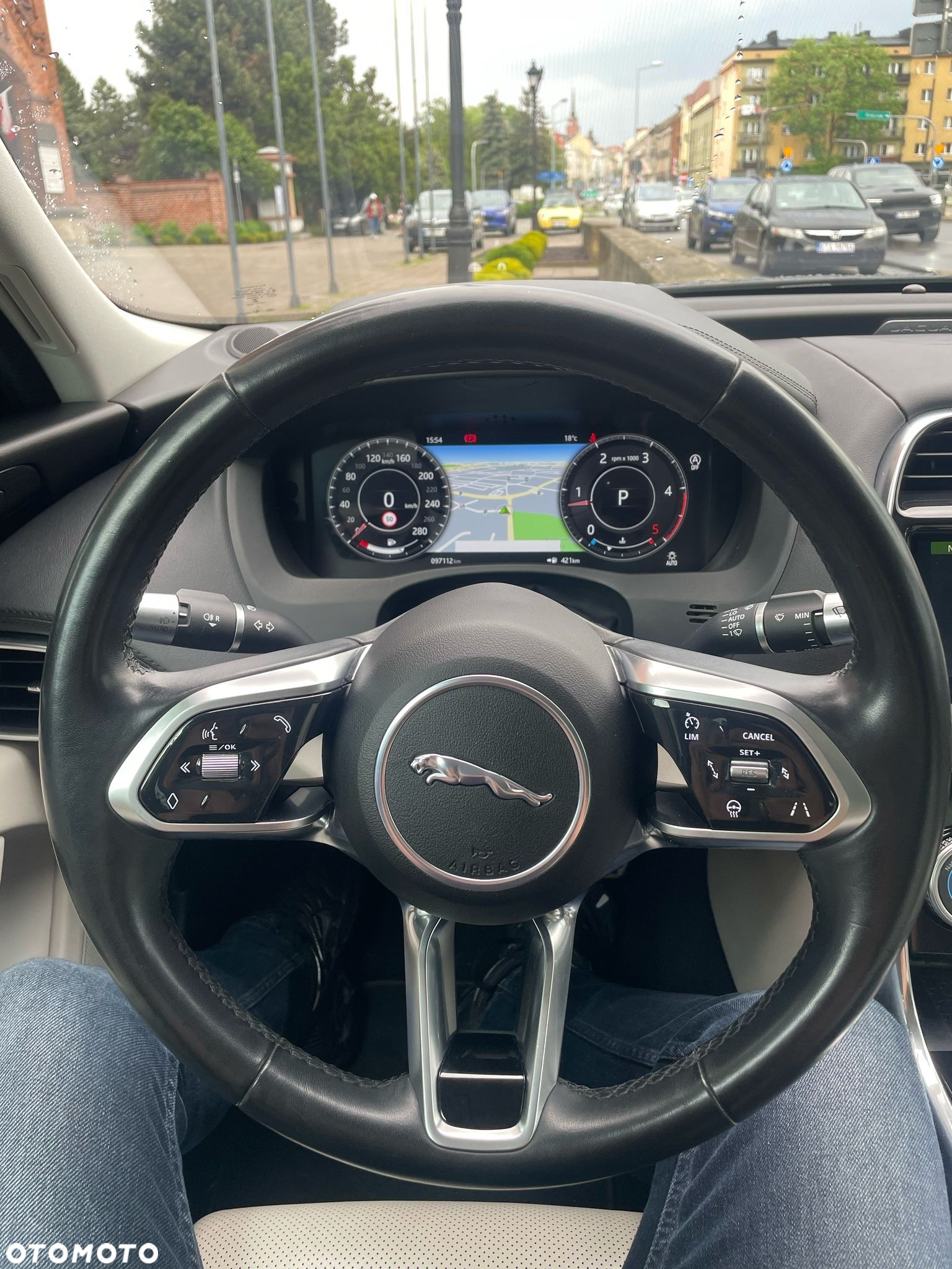 Jaguar XE 2.0 D180 HSE - 20