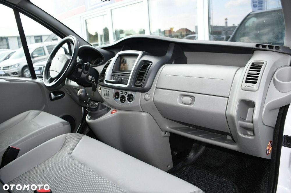 Renault Trafic - 25