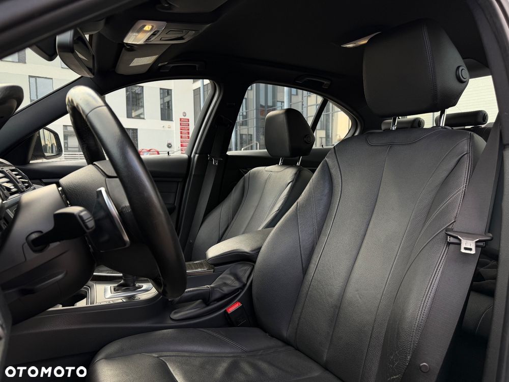 BMW Seria 3 328i Luxury Line - 14