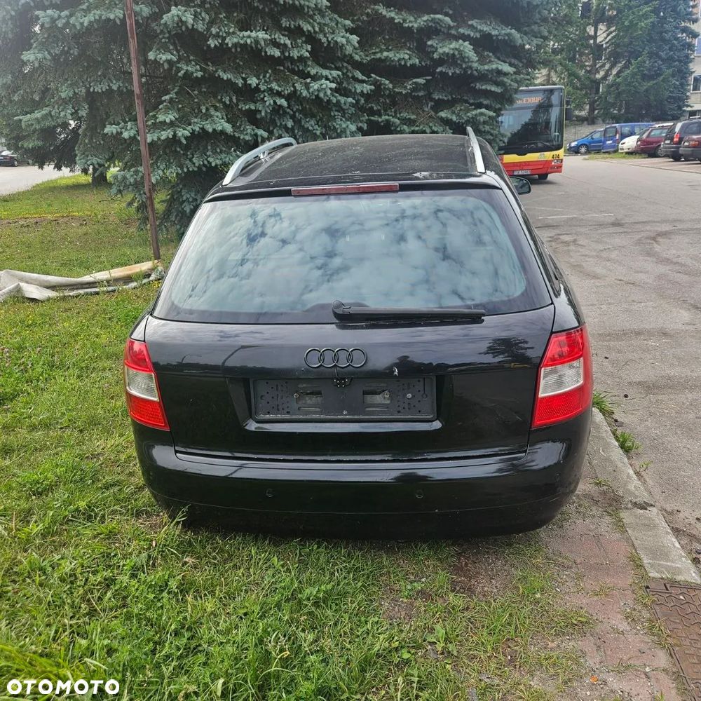Klapa bagażnika / Audi A4 (2004r) kombi / Audi A4B6 - 1