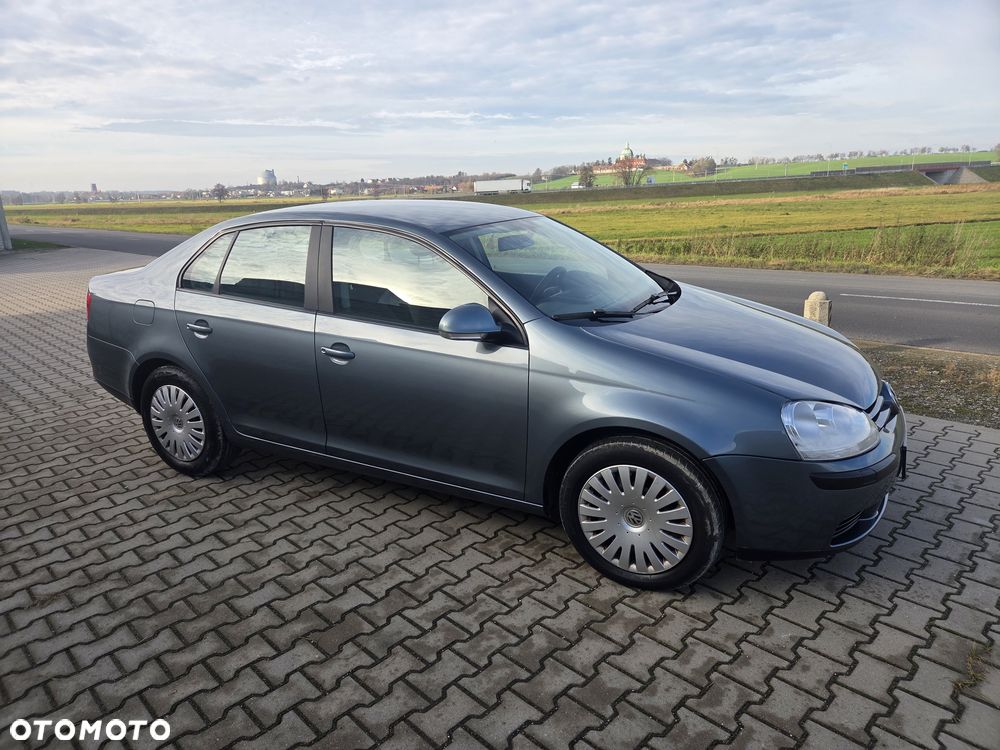 Volkswagen Jetta 1.6 Trendline - 4