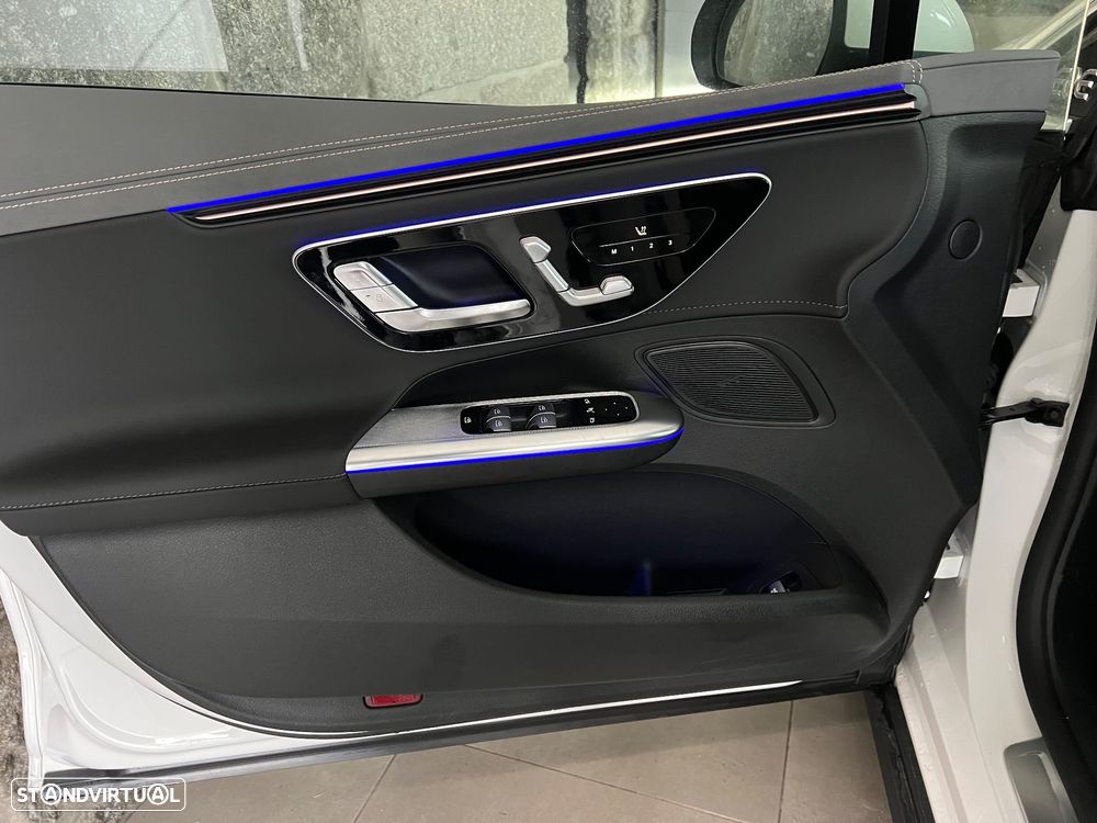 Mercedes-Benz EQE 300 Electric Art - 18